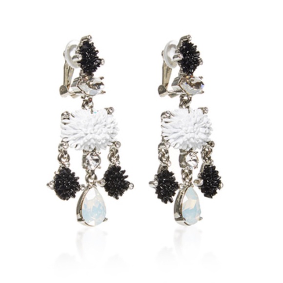 Oscar de la Renta
Black Dahlia Earrings - Picture 3 of 7